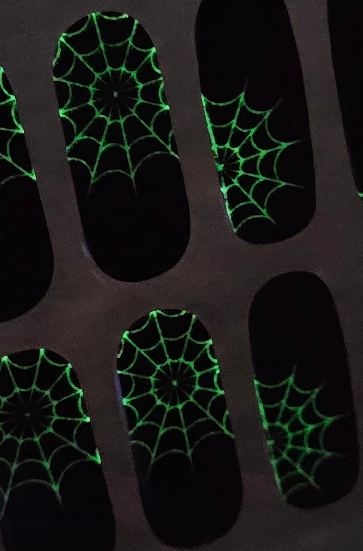 NG327 - Glow in the Dark Webs